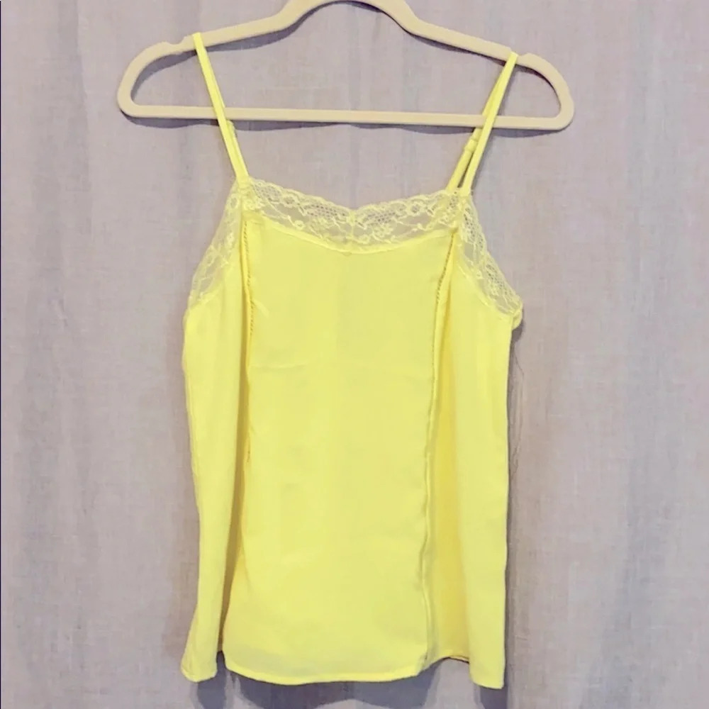 Crescent NWOT Women’s‎ Small Lightweight Yellow Spaghetti Strap Lace Trim Top